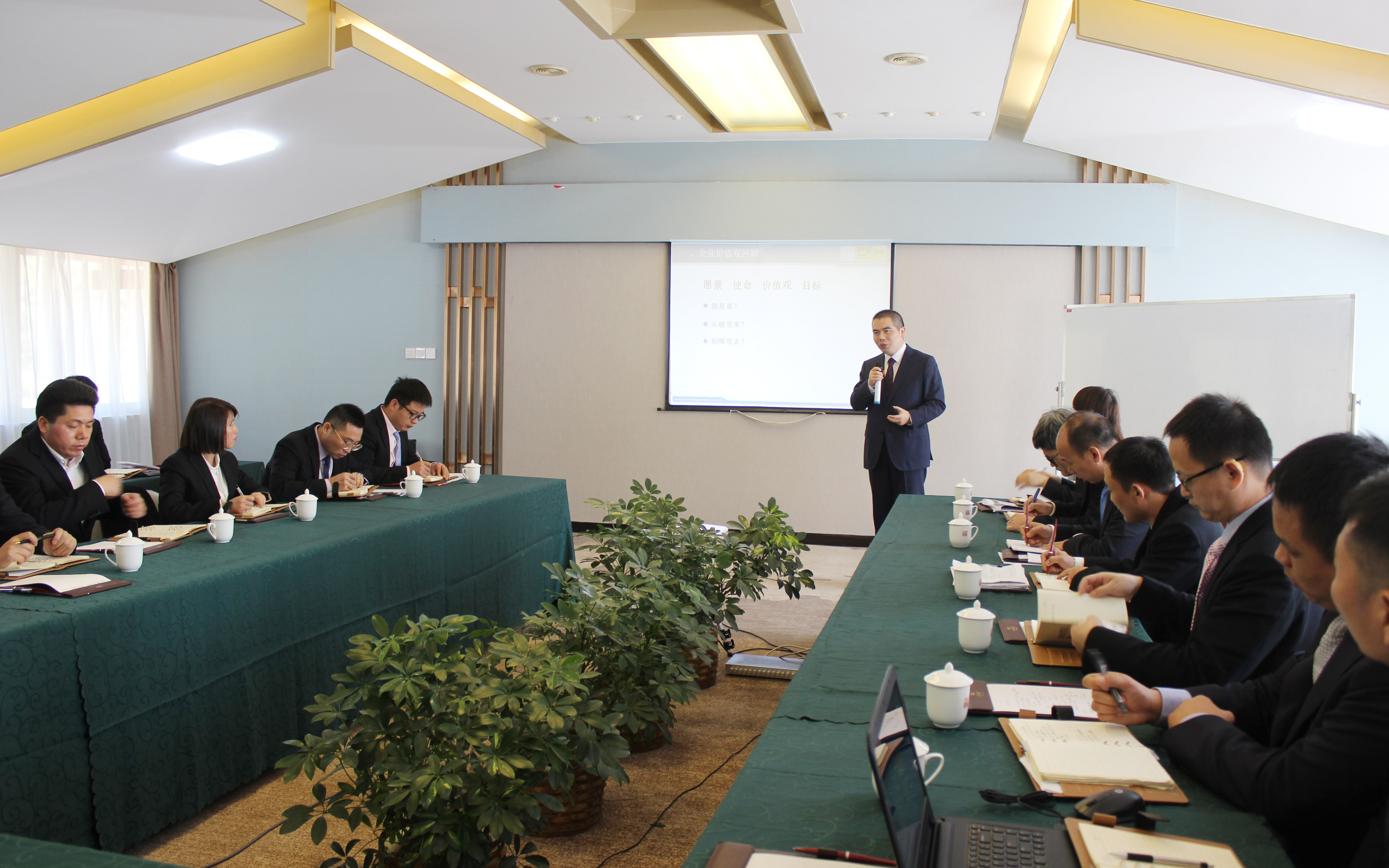 專業(yè)化、素質化、職業(yè)化